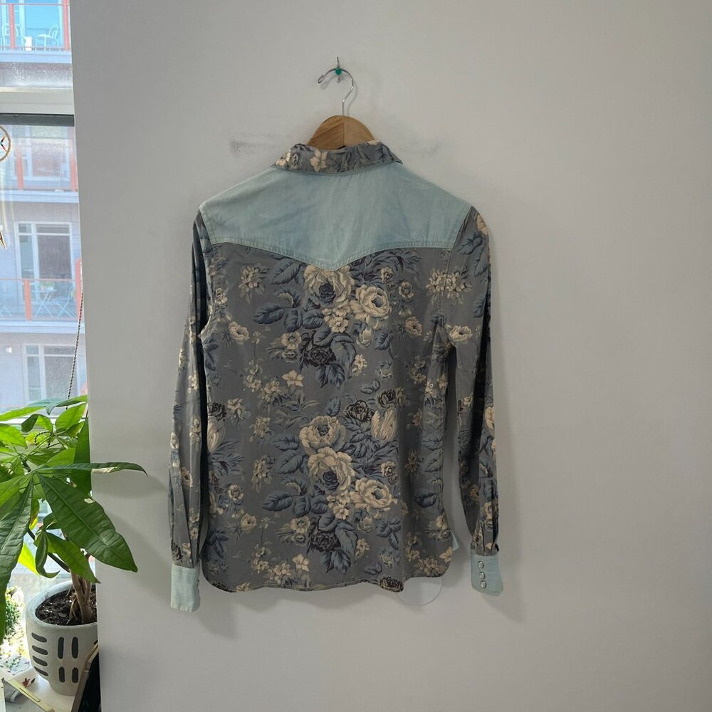 Love the Label Gray Floral Print Mixed Media Long Sleeve Button Up Top Size XS - Picture 6 of 6